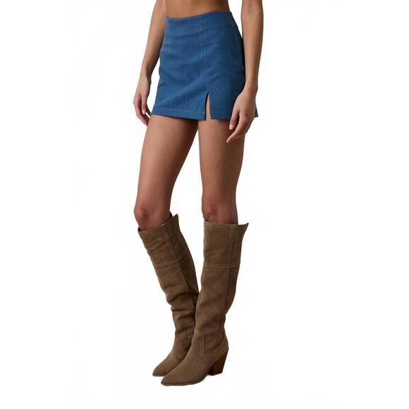 NEW SKY TO MOON slit detail denim mini skirt in blue - Picture 2 of 4